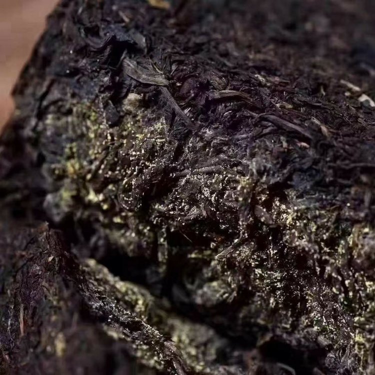 95年原料压制老茶砖 安化黑茶1000克龙茯2斤 金花茶手工茯砖_9a18ef21.jpg